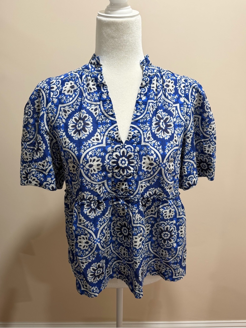 Tuckernuck Blue & White 100% Cotton Ruffle V Neck Short Sleeve Blouse Top Sz. XS